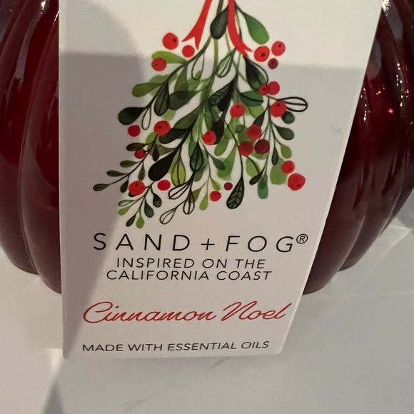 Gorgeous Red and Silver Bauble Holiday Candles- Set of 2- NWT - Picture 3 of 4